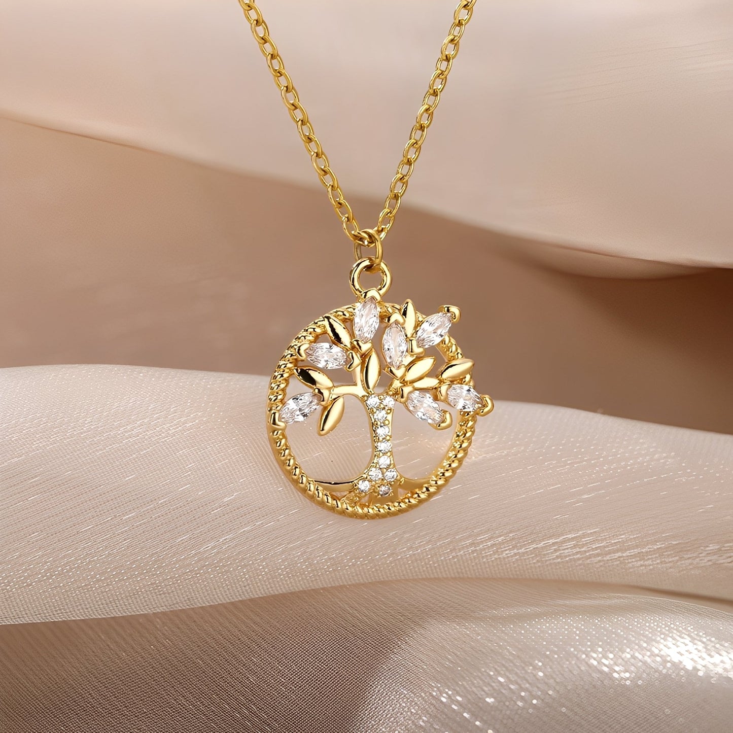 Toshi – Tree of life chain made of gold with zirconia
