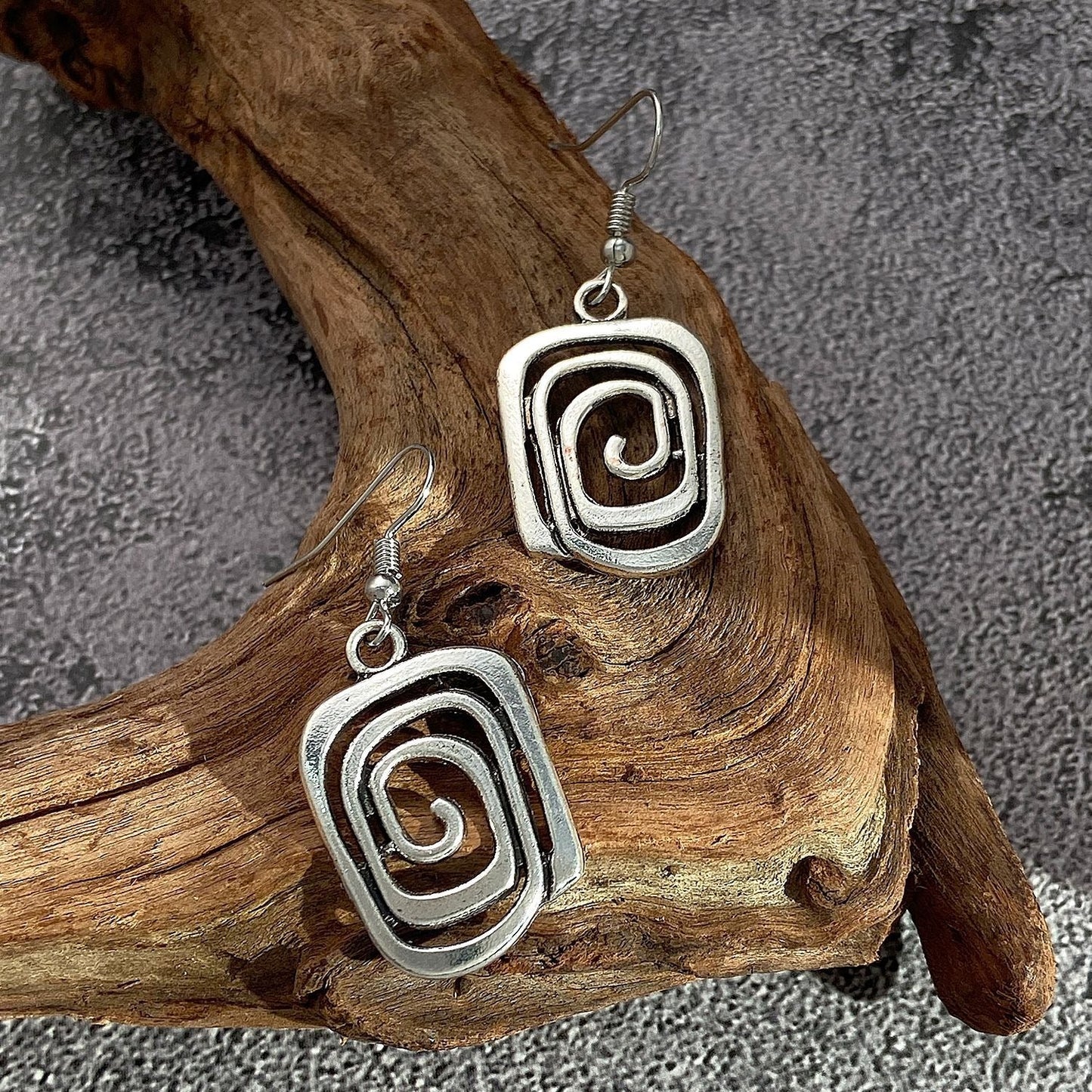 Eva – Spiral Earrings in Retro Style in Silver