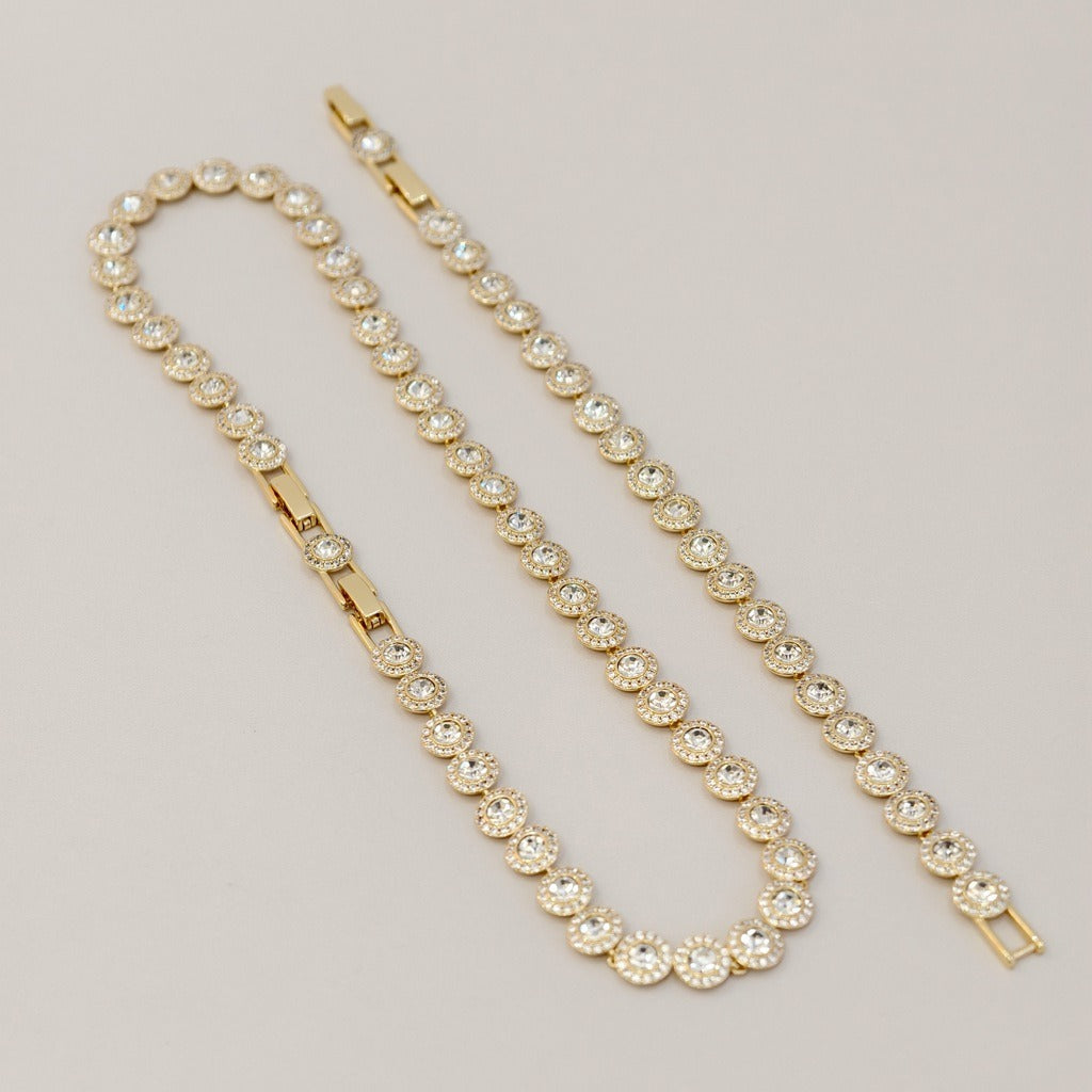 Victoria – Necklace and Bracelet with Shimmering Round Button