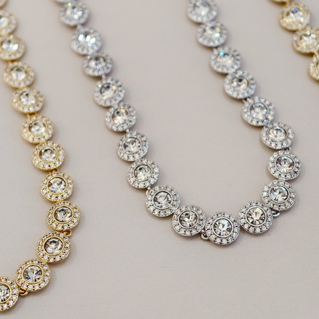 Victoria – Necklace and Bracelet with Shimmering Round Button