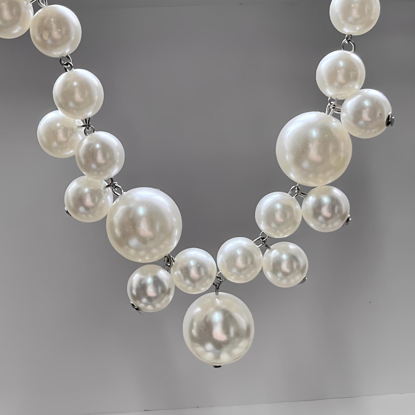 Lucie – Elegant Luxury Necklace with Large and Small Pearls