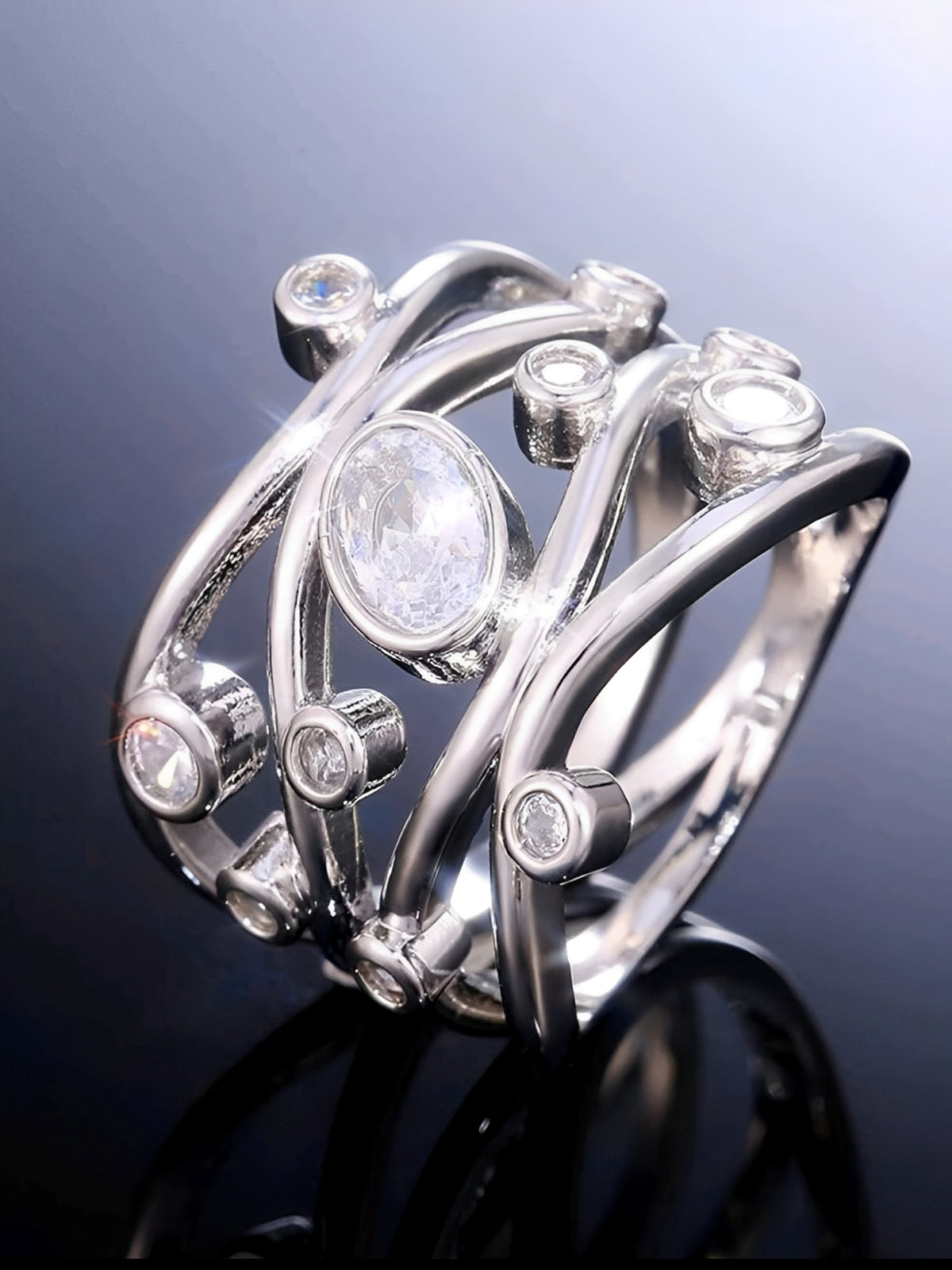 Inara – Vintage Ring in Silver with Irregular Zirconia