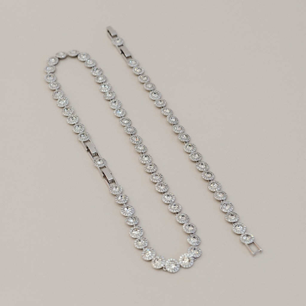 Victoria – Necklace and Bracelet with Shimmering Round Button