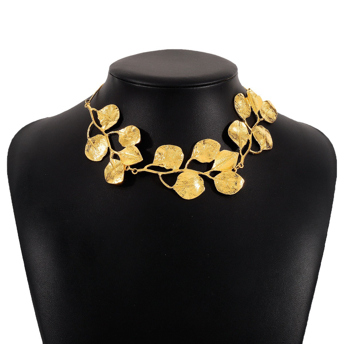 Mitena – Necklace made of Metal in Leaf Design