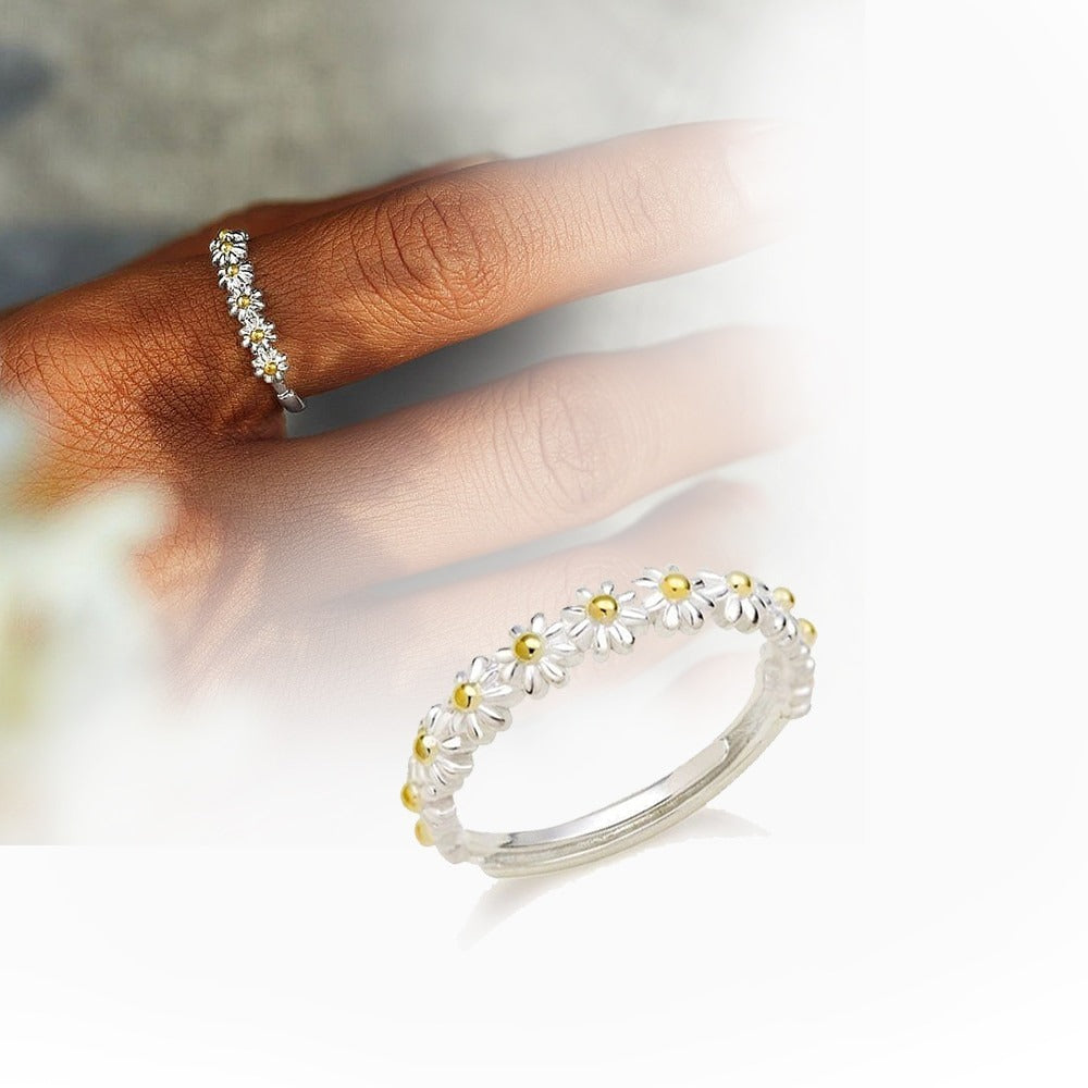 Dahliana – Daisy Ring in Silver Adjustable and Hand-Painted Enamel