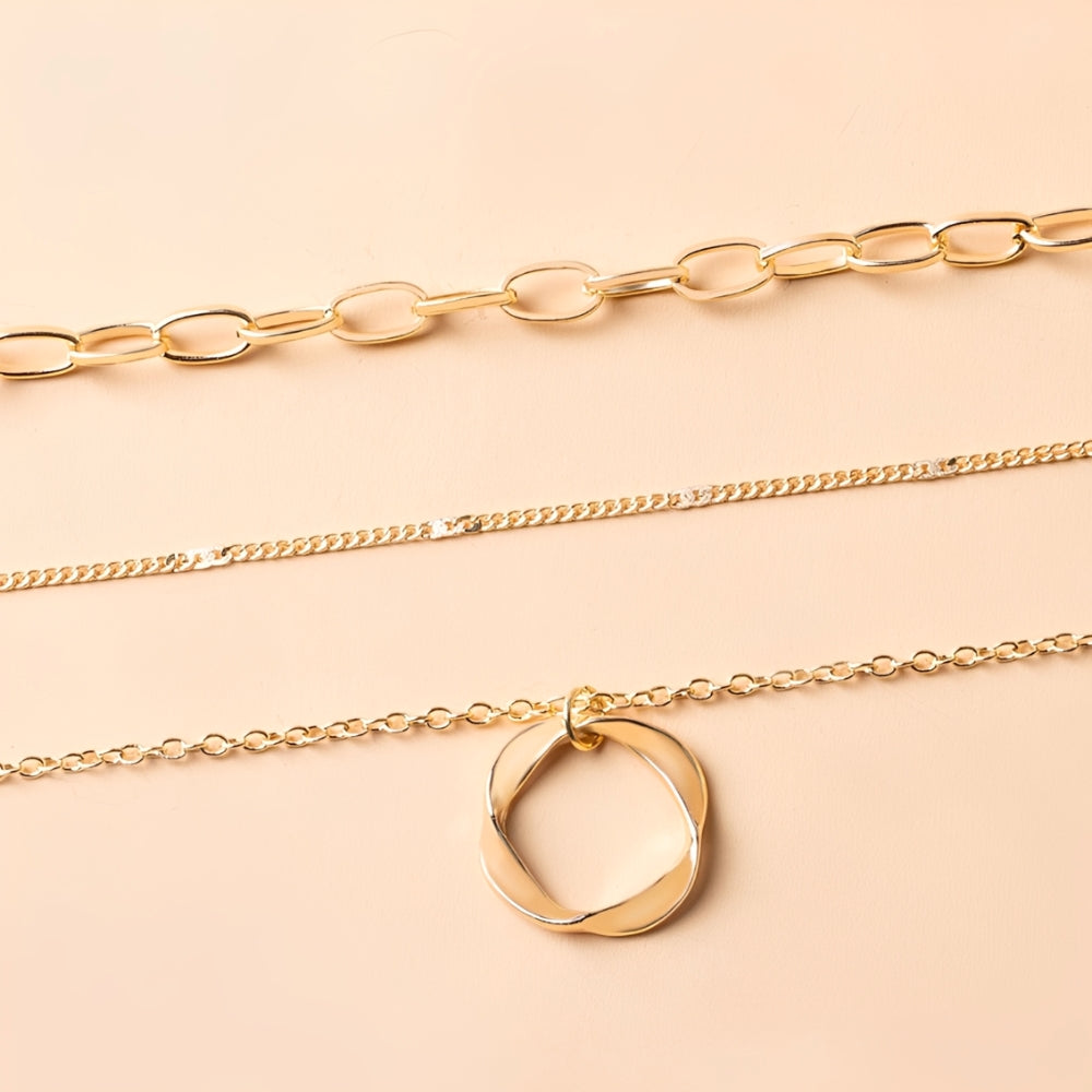 Women’s Multilayered Necklace with Pendant and Layered Chain Design