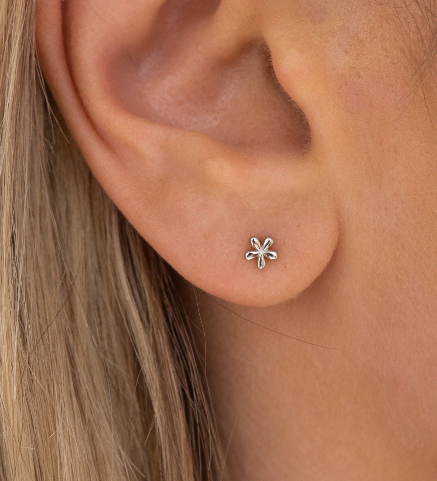 Mini Flowers Stud Earrings Made of Sterling Silver