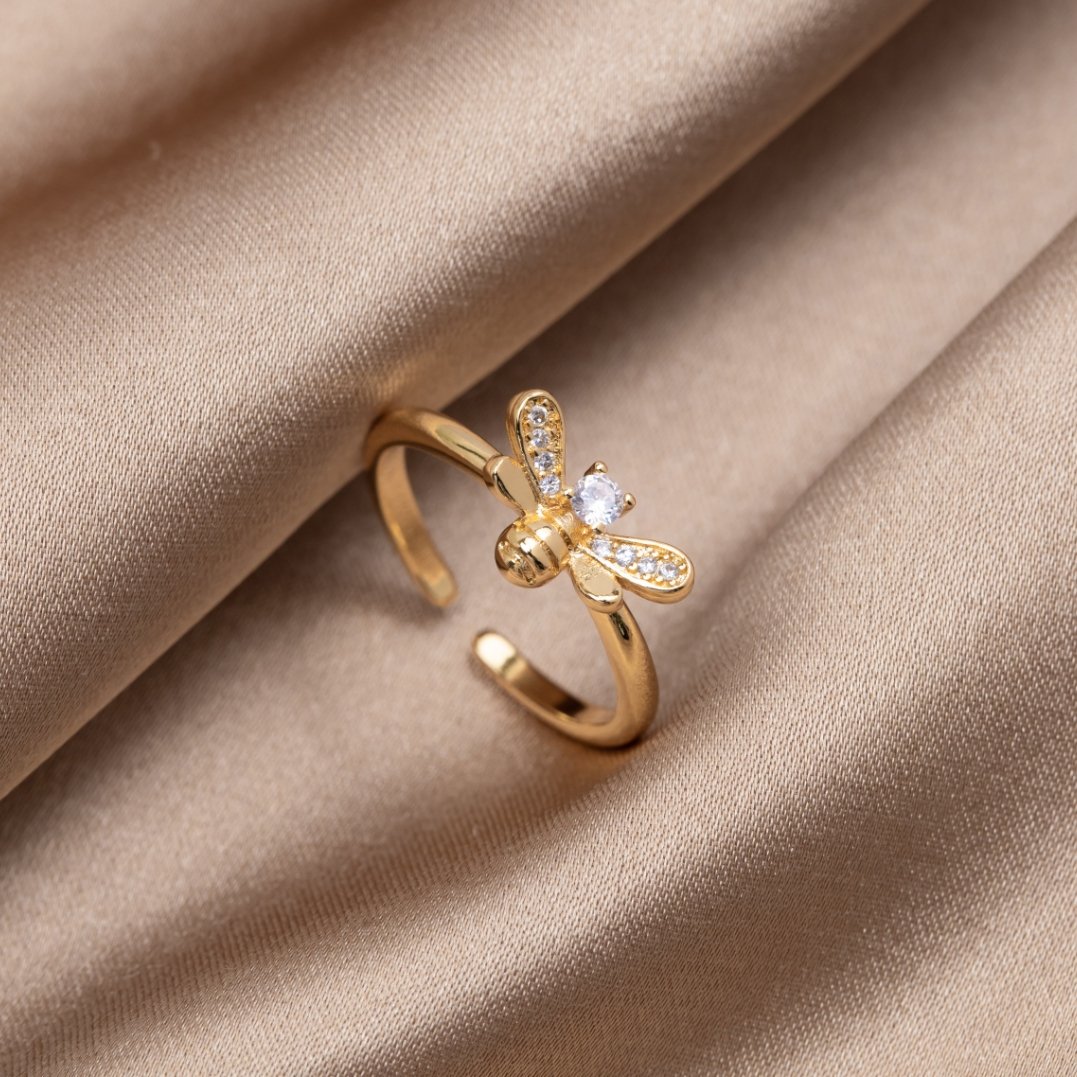 Laila - Decorative Bee Ring