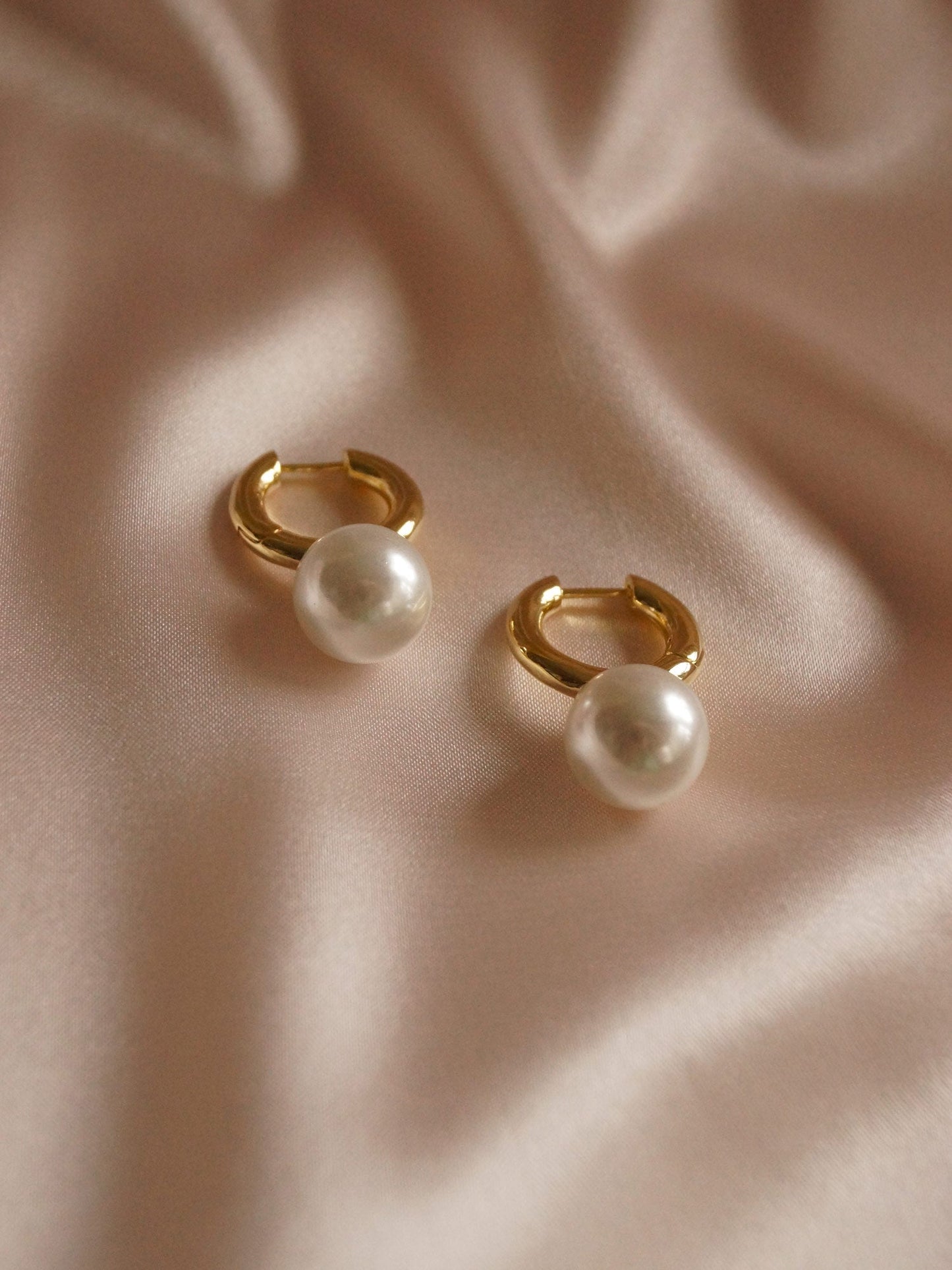 Moira - Earrings with Pearls