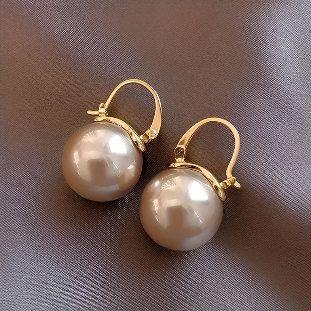 Ariane – Exquisite Earrings in Gold & Pearl