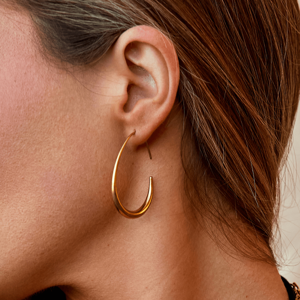Nica – Modern Gold Hoops