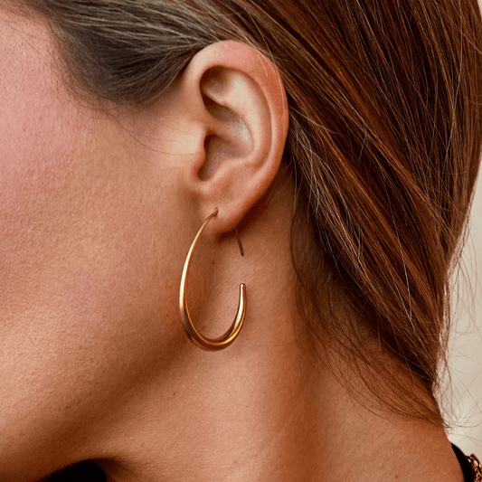 Nica – Modern Gold Hoops