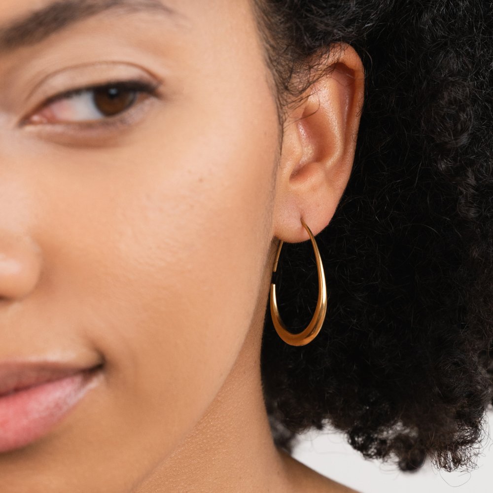 Nica – Modern Gold Hoops