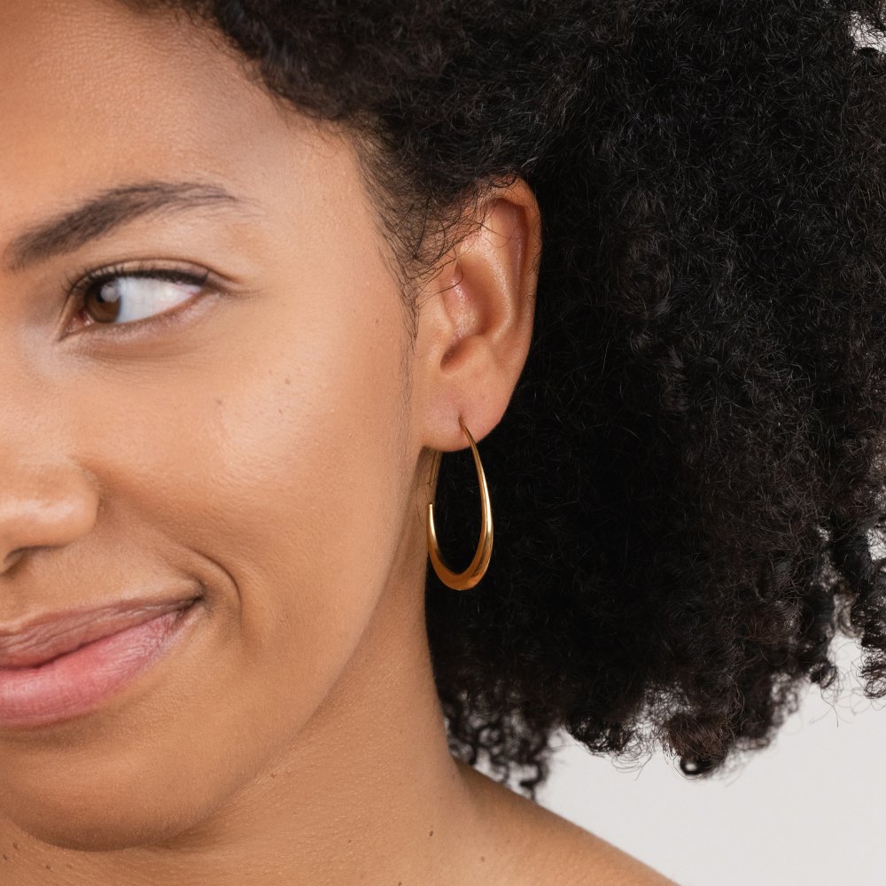 Nica – Modern Gold Hoops