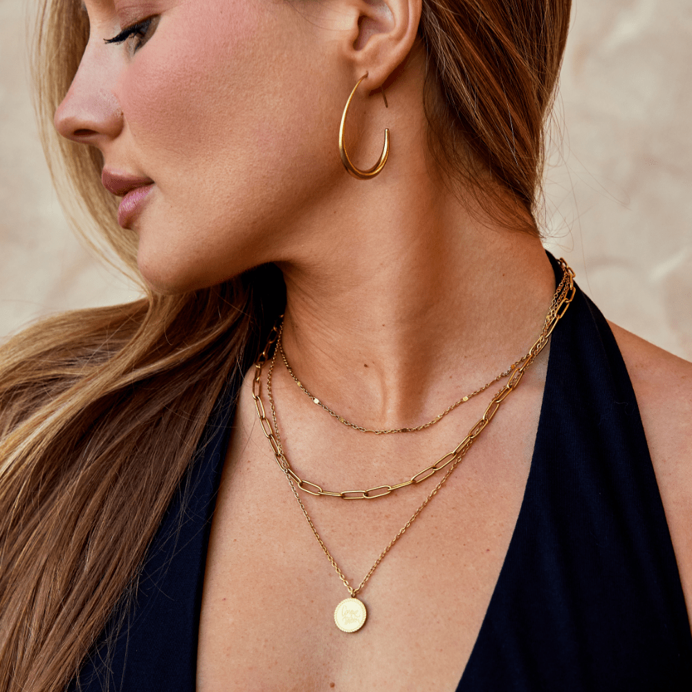 Nica – Modern Gold Hoops