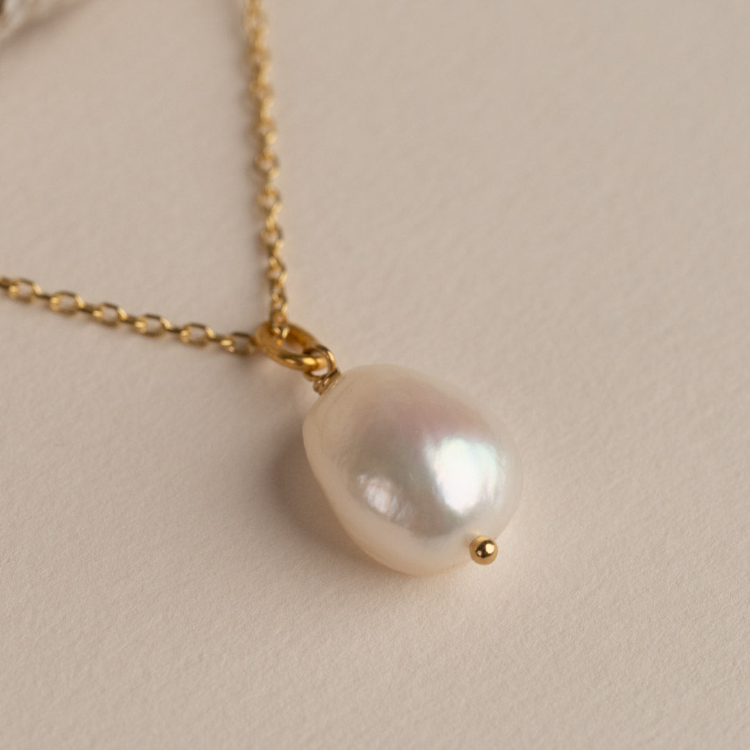 Golden Pearl Necklace - Shiny Pearl Pendant