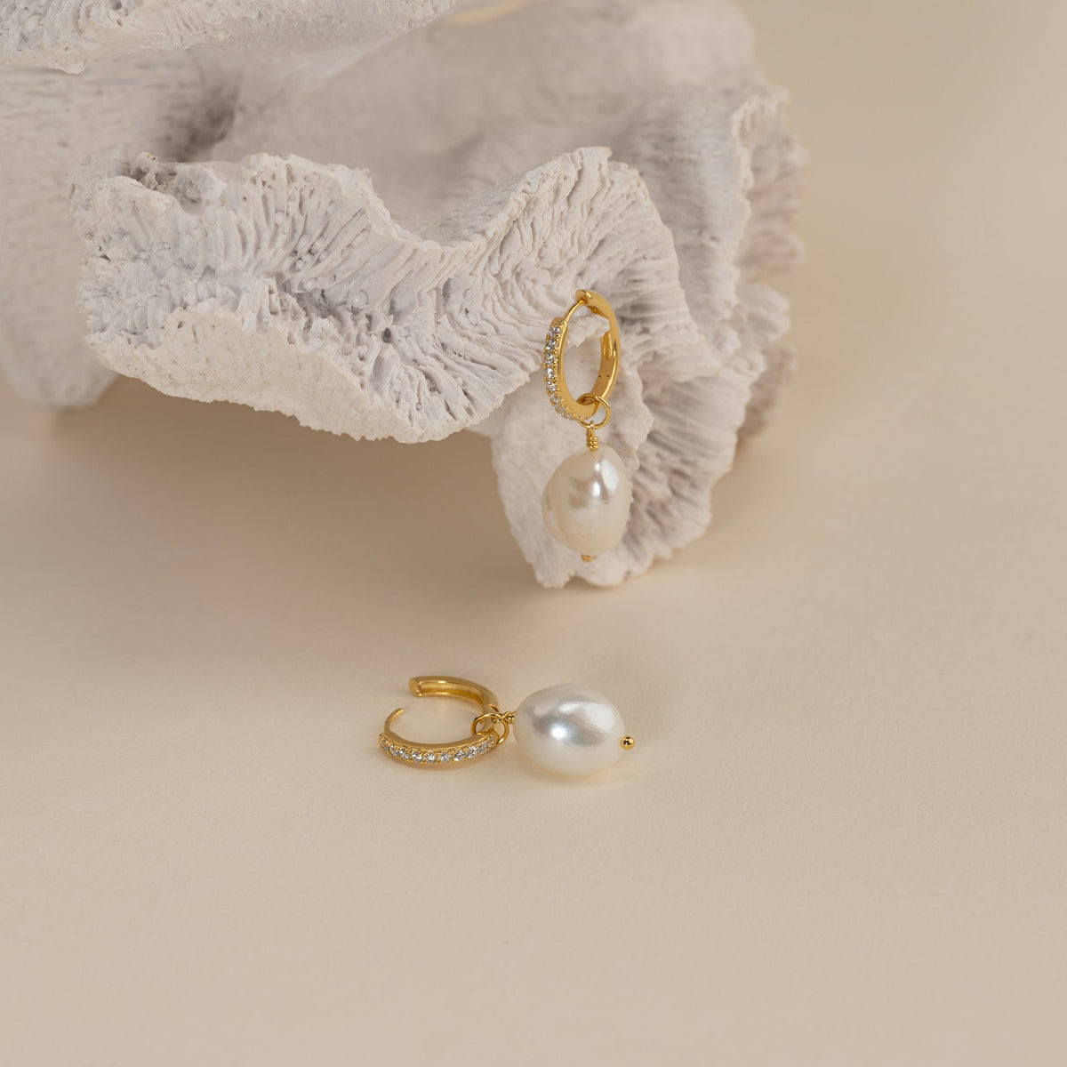 Wella - Elegant Hoop Earrings