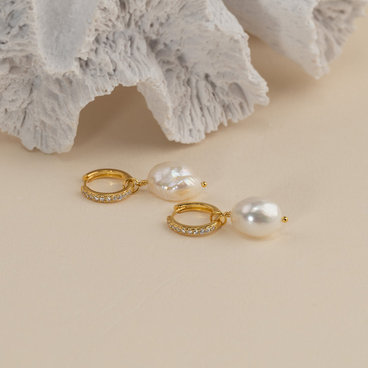 Wella - Elegant Hoop Earrings