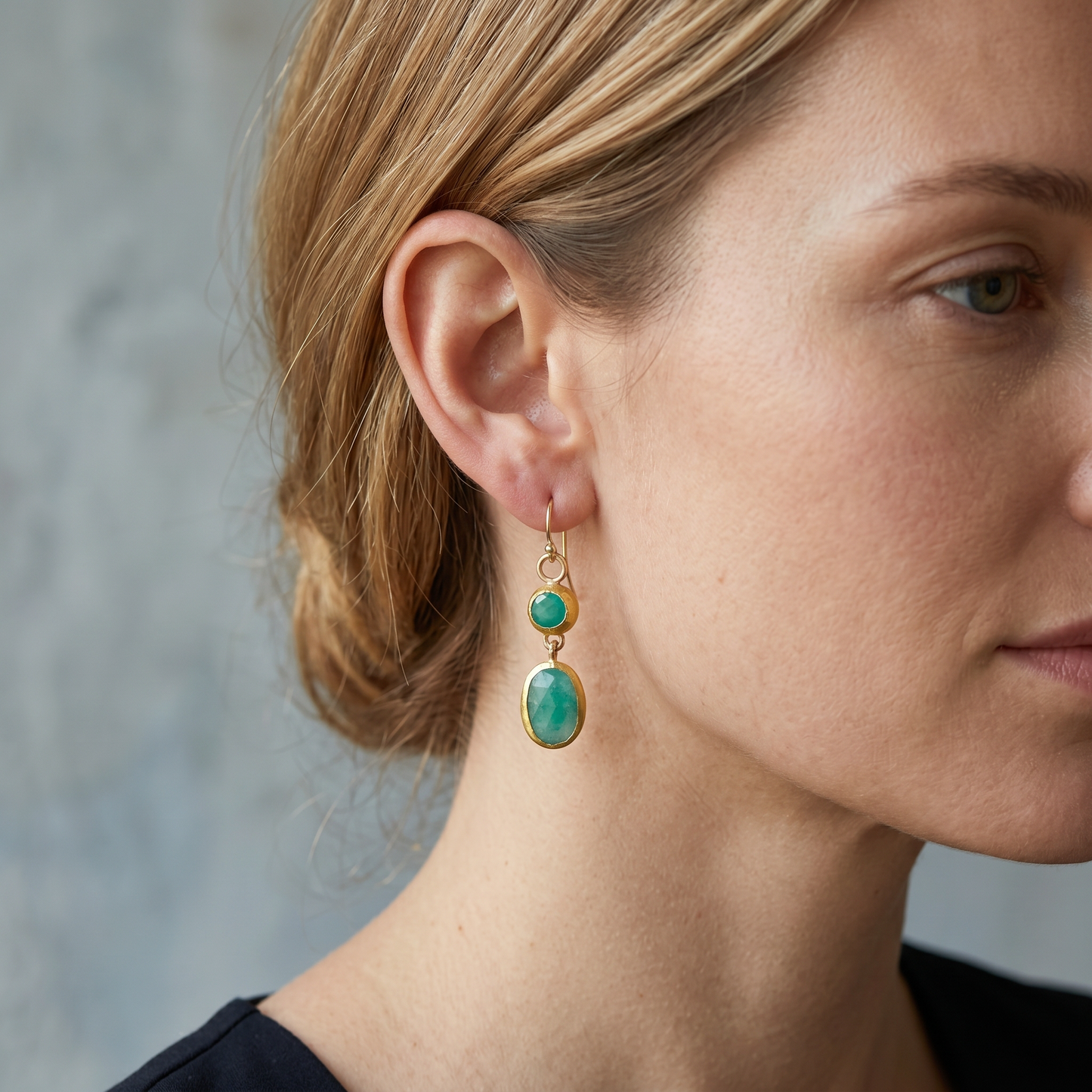 Mireya – Vintage golden earrings with turquoise stone