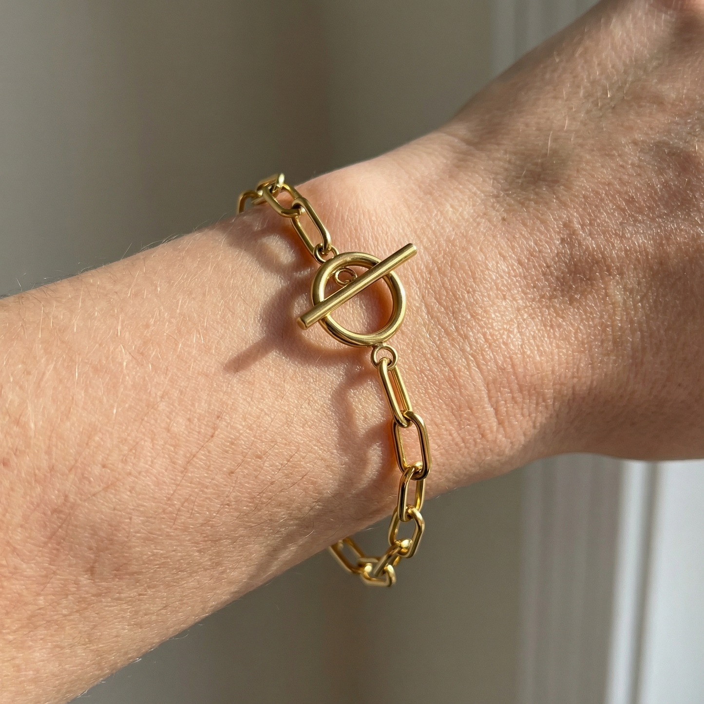 Millie – T-Bar Bracelet with Rectangular Elements in Gold