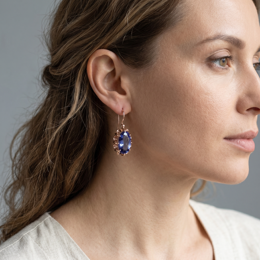 Calista – Vintage golden earrings with blue crystal