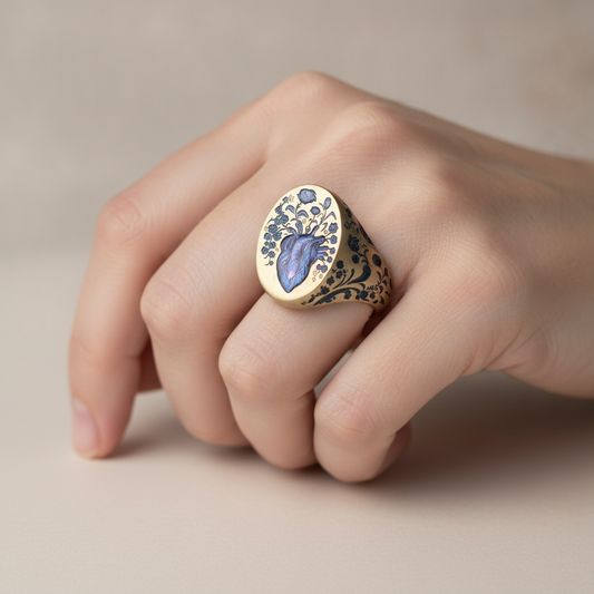 Bailey – Vintage Ring with Blue Flower Made of Gold