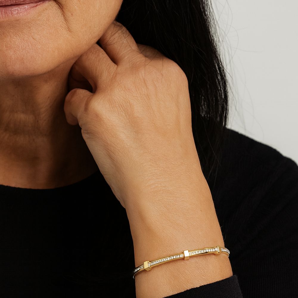 Women’s Bracelet with Polished Surface and Continuous Stone Setting