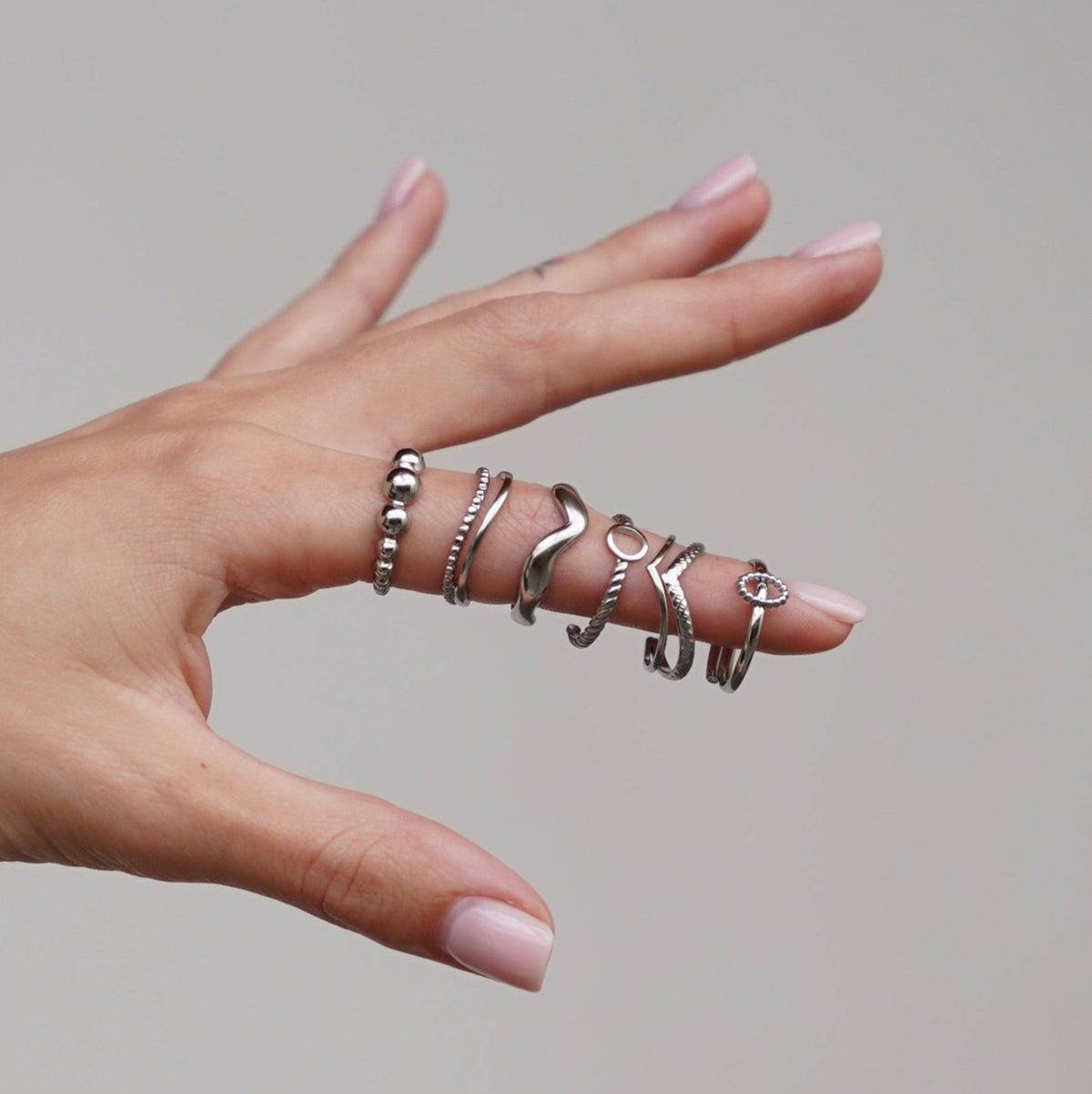 Women’s Adjustable Open Ring with Double V-Design and Structured Top Line