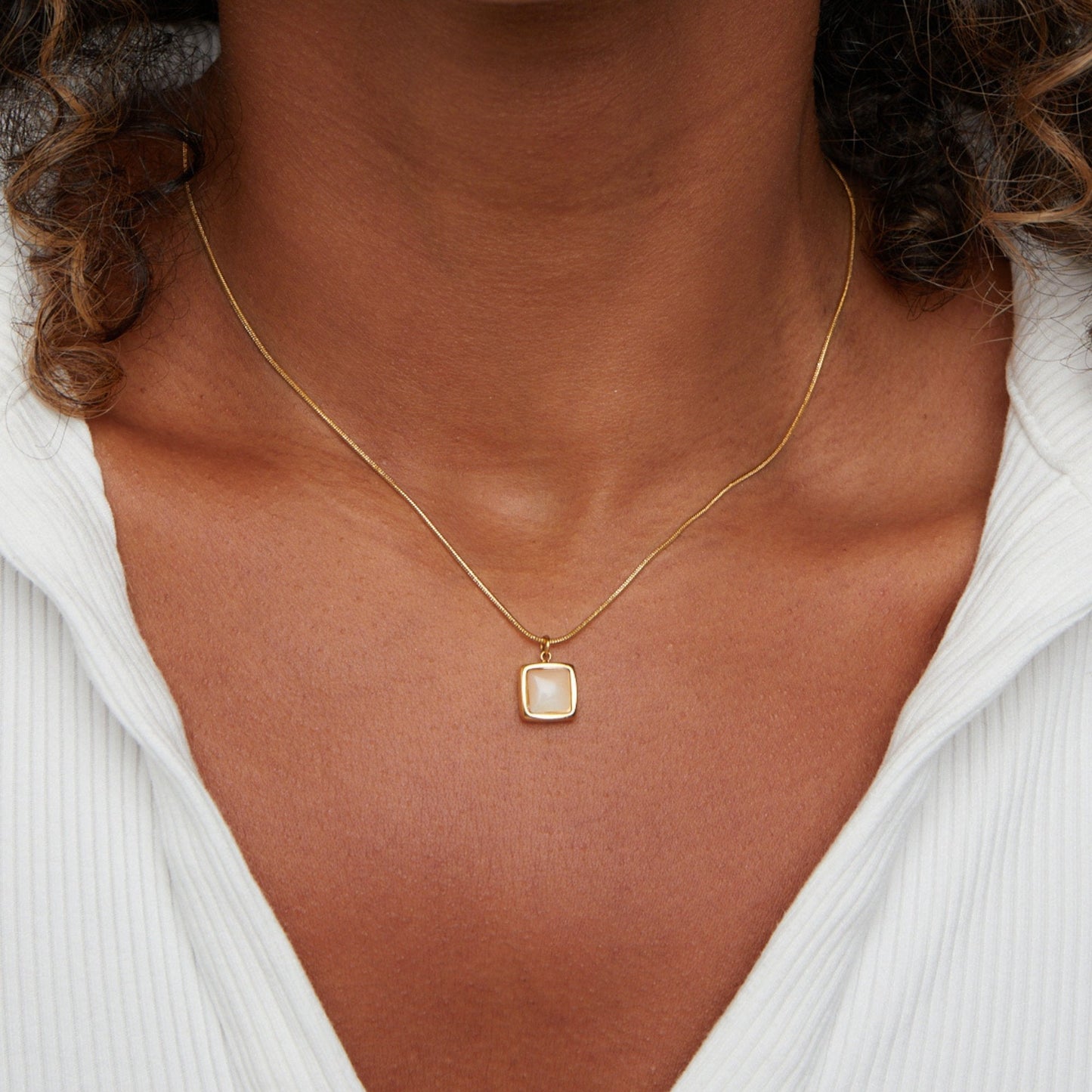 Riva - Pendant Necklace with Moonstone