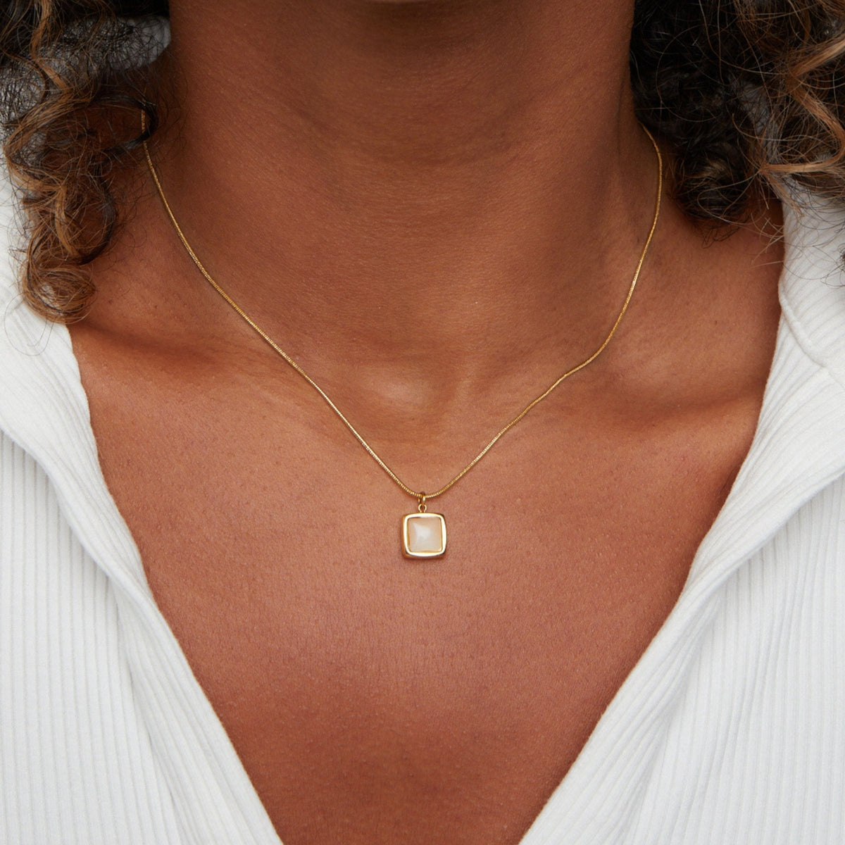 Riva - Pendant Necklace with Moonstone