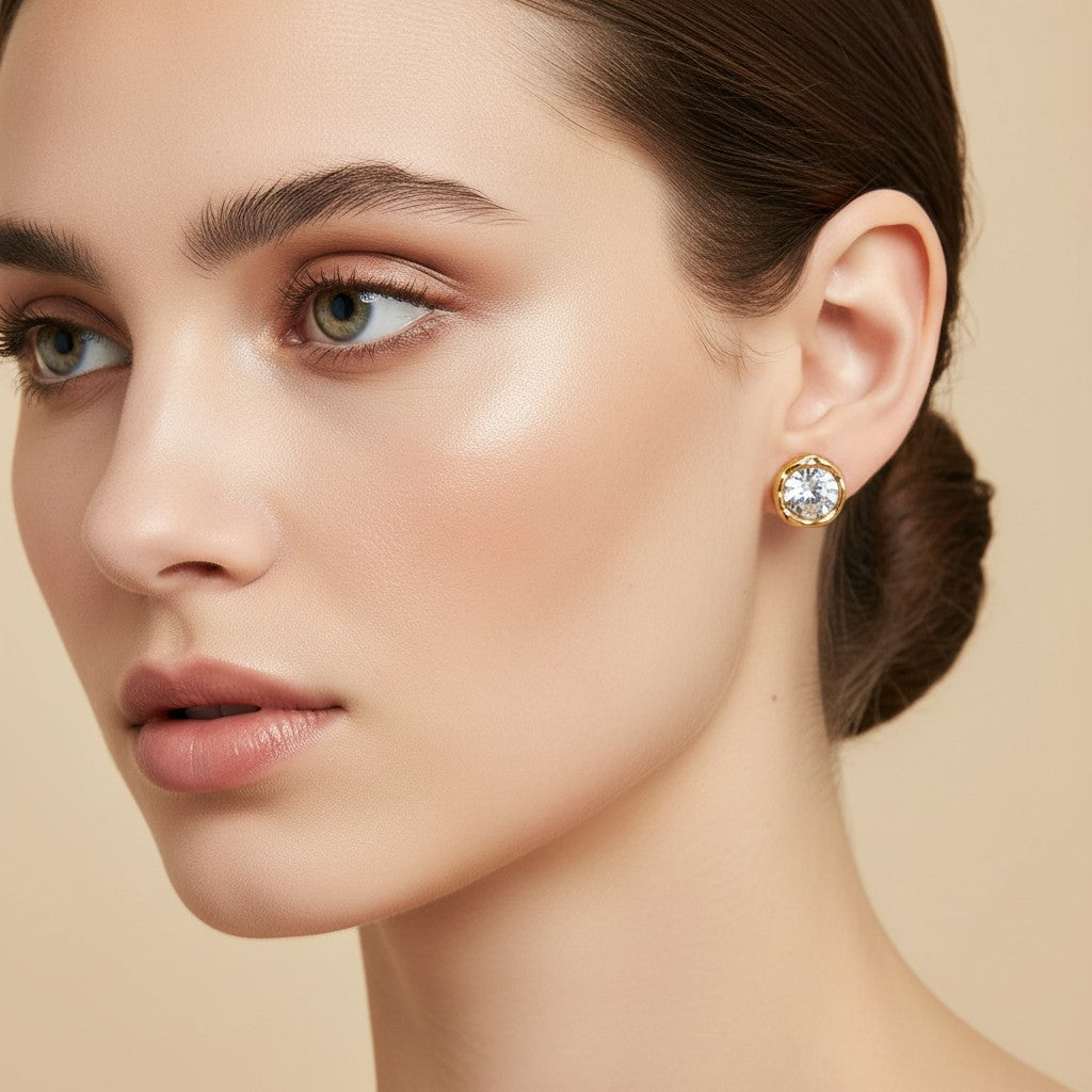 Women’s Round Ear Studs with Central Stone and Classic Solitaire Shape
