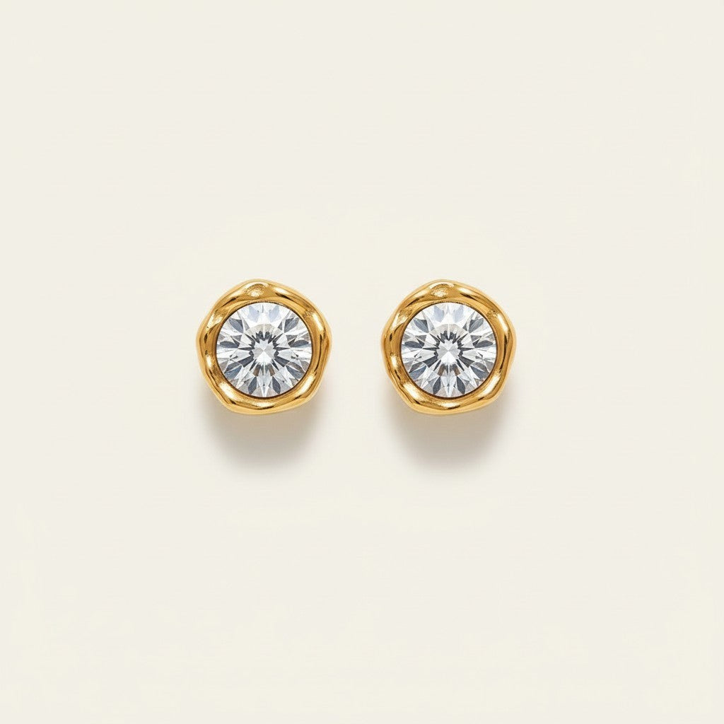 Women’s Round Ear Studs with Central Stone and Classic Solitaire Shape
