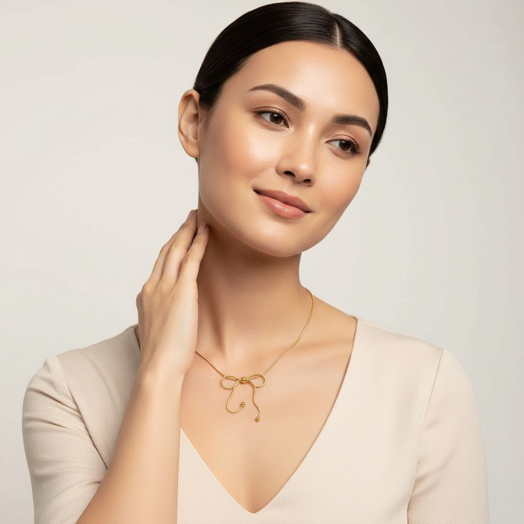 Women’s Necklace with Delicate Design and Symbolic Detail