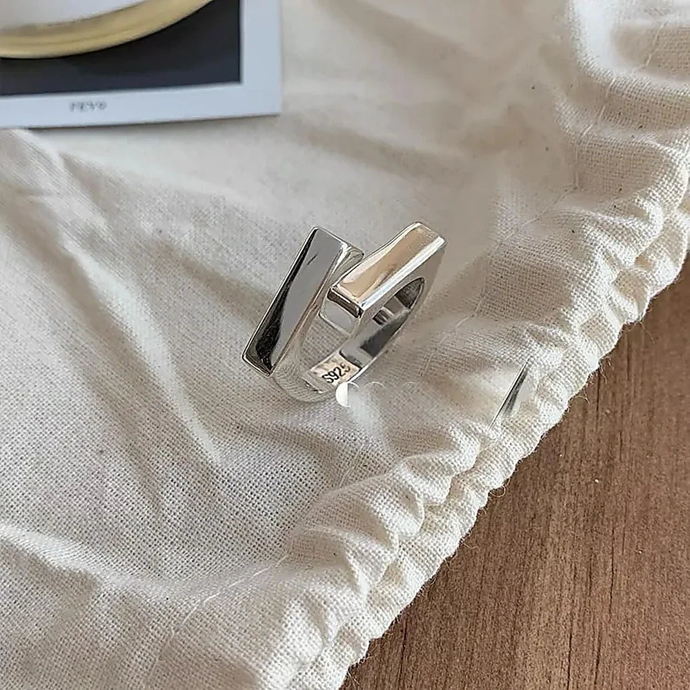 Women's Geometric Ring with Overlapping Band Design and Adjustable Shape