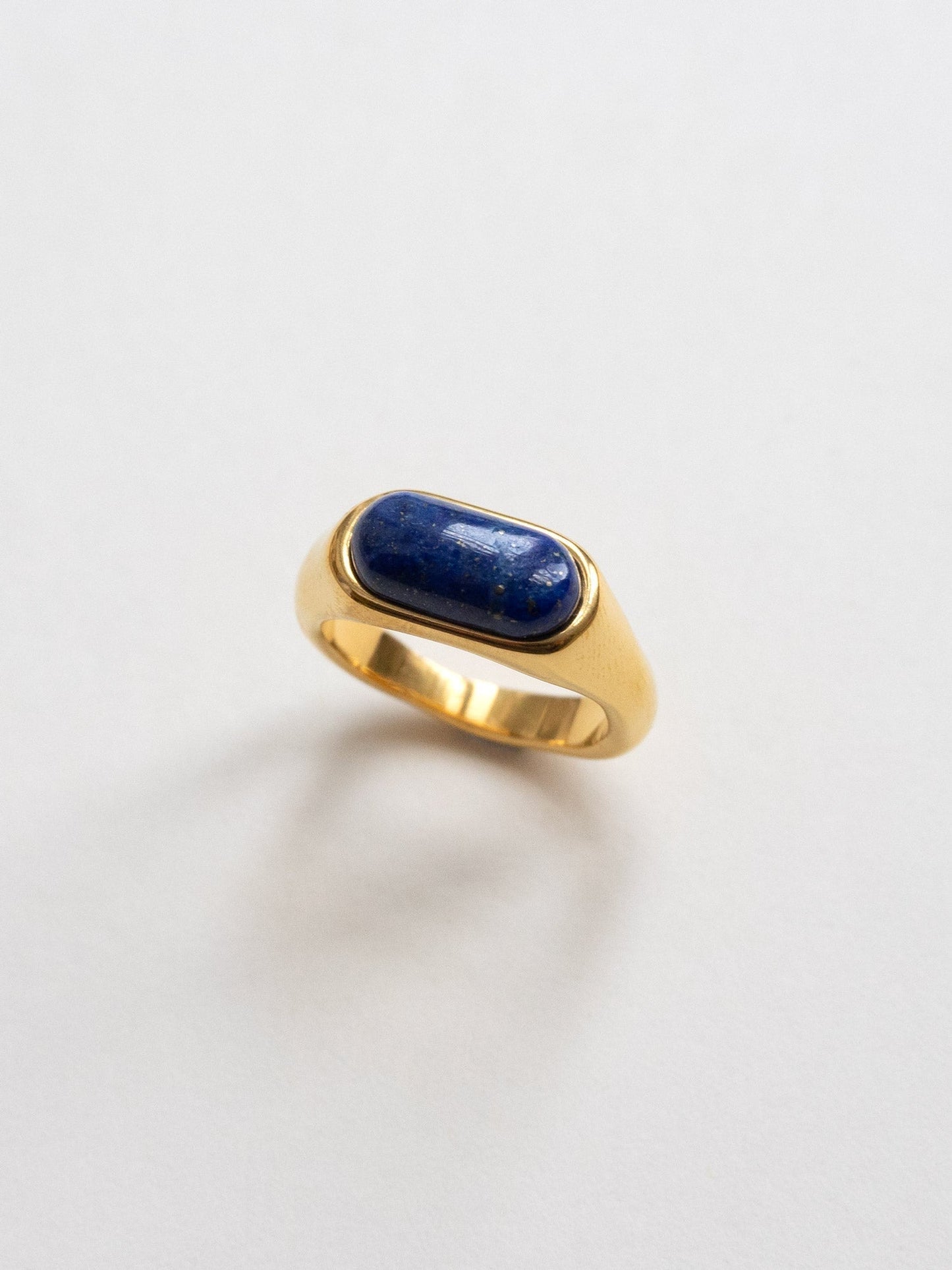 Aria - Blue stone smooth gold ring