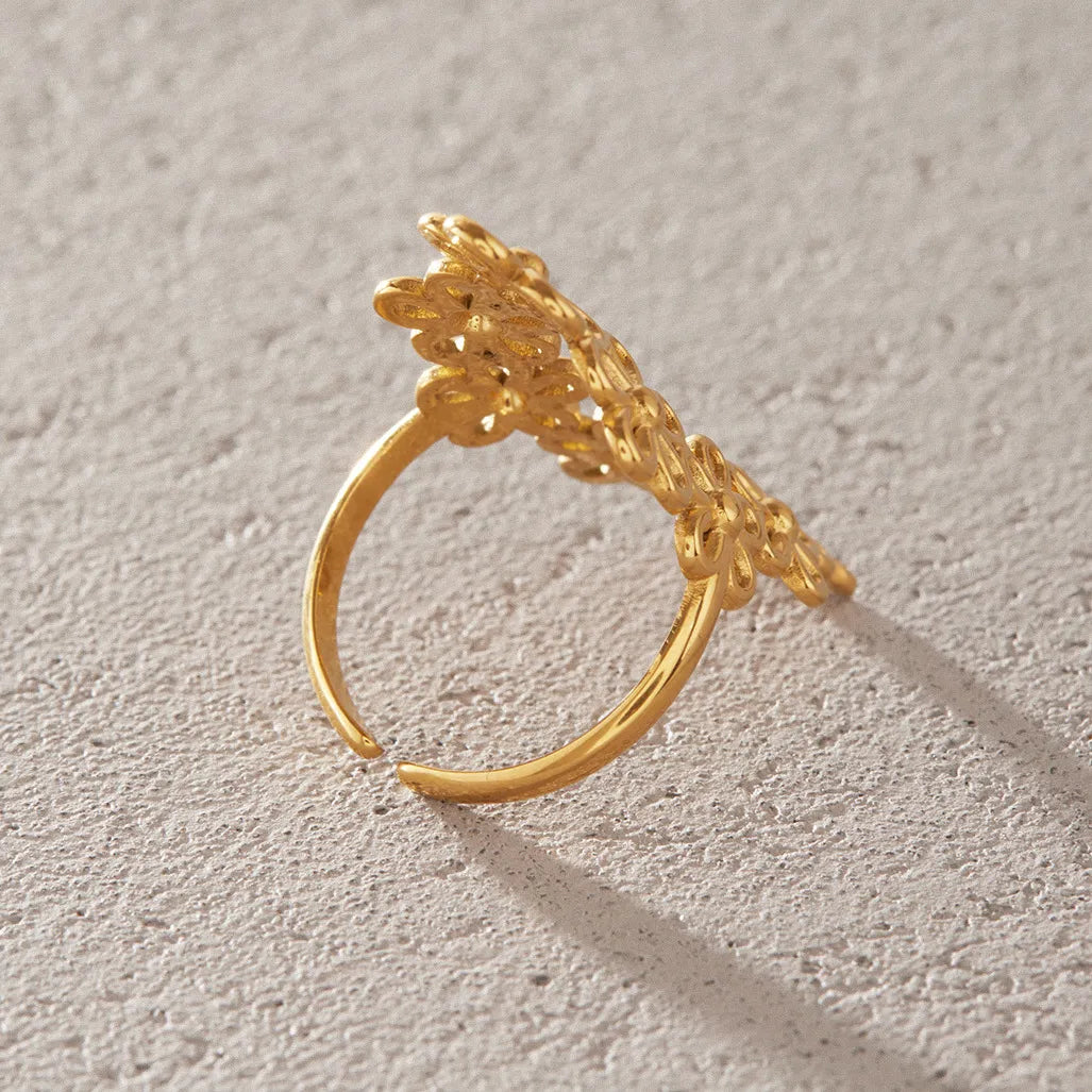 Women's Statement Ring with Connected Daisy Design