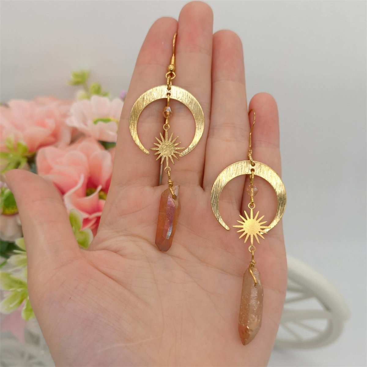 Homa - Crescent Moon Earrings made of Tangerine Quartz