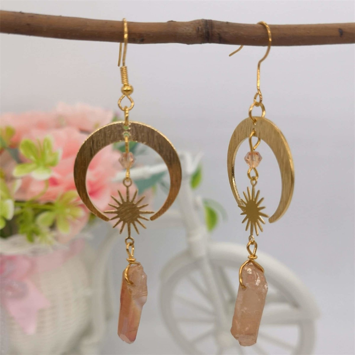 Homa - Crescent Moon Earrings made of Tangerine Quartz