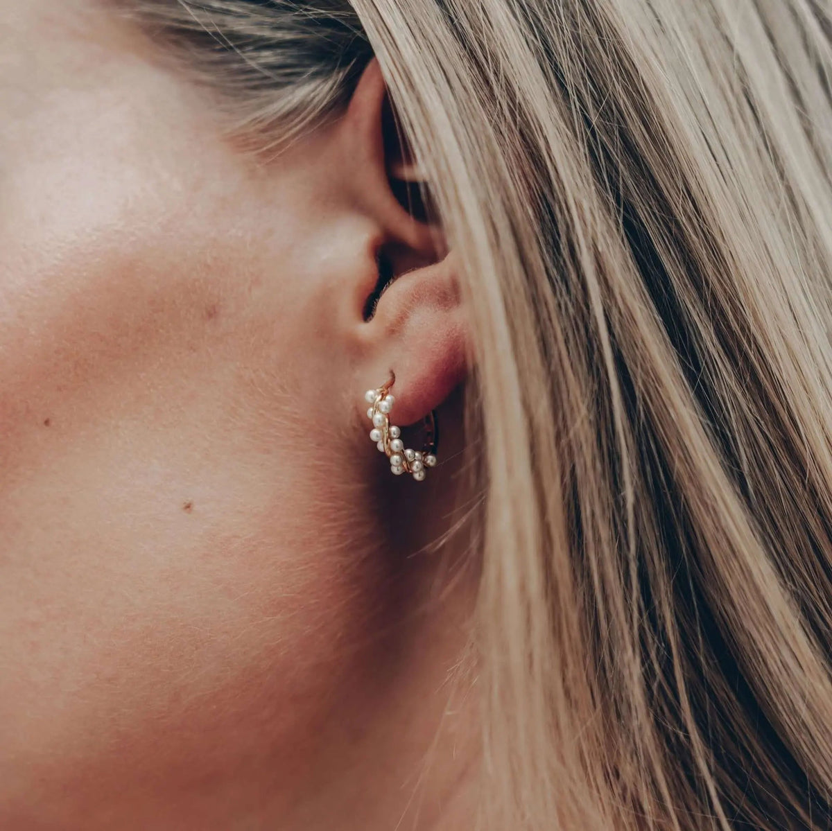 Women’s Hoops with Twisted Design and Round Pearl Embellishment