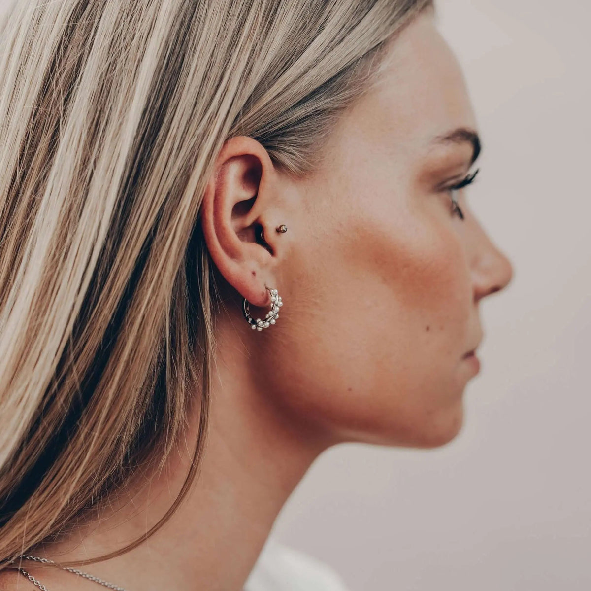 Women’s Hoops with Twisted Design and Round Pearl Embellishment
