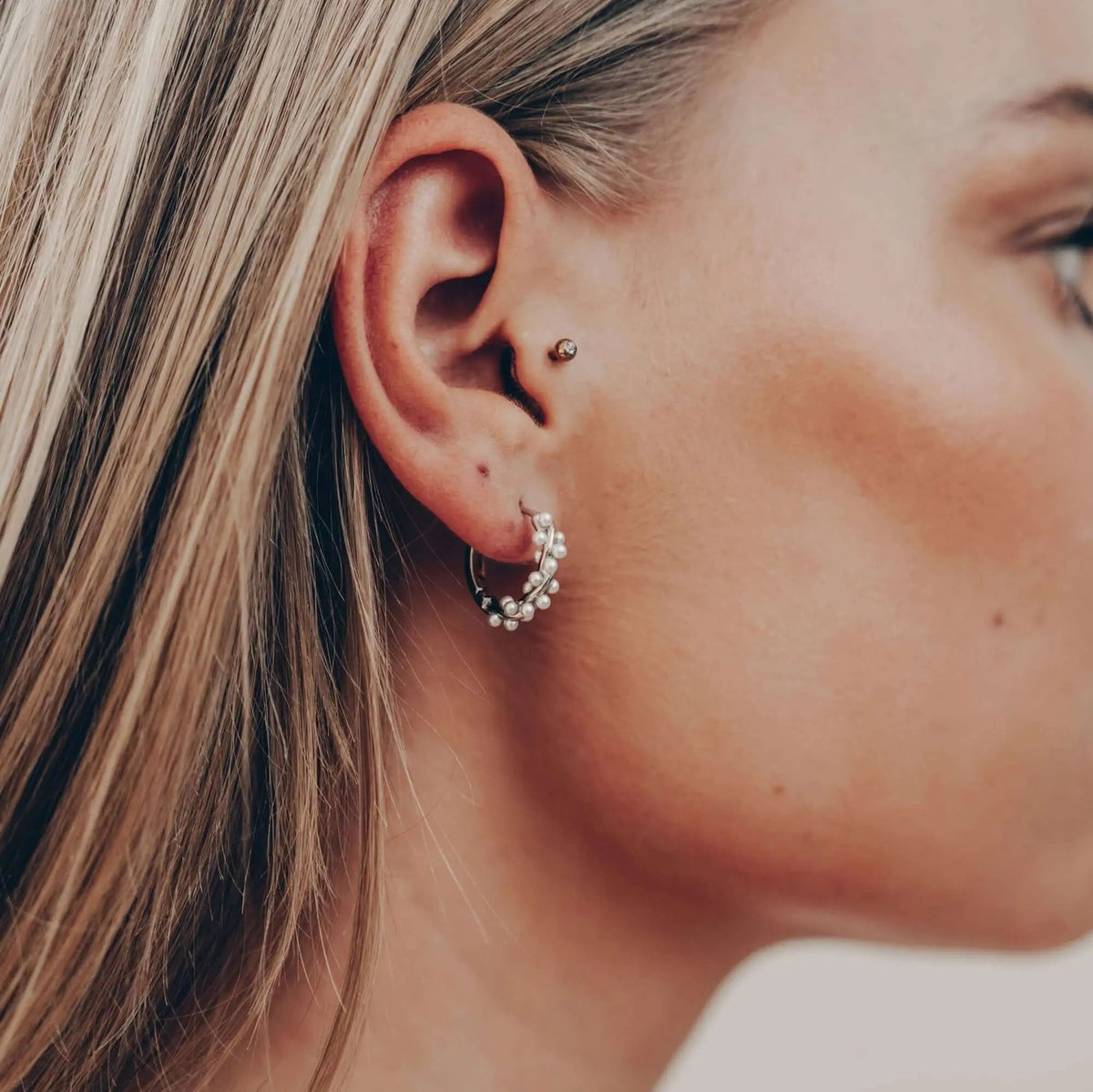 Women’s Hoops with Twisted Design and Round Pearl Embellishment