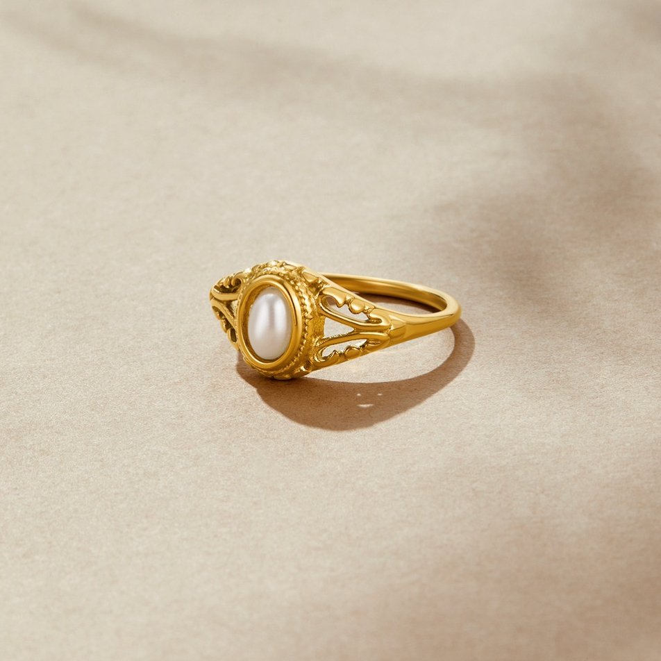 Ophelia – Vintage Royal Pearl Ring