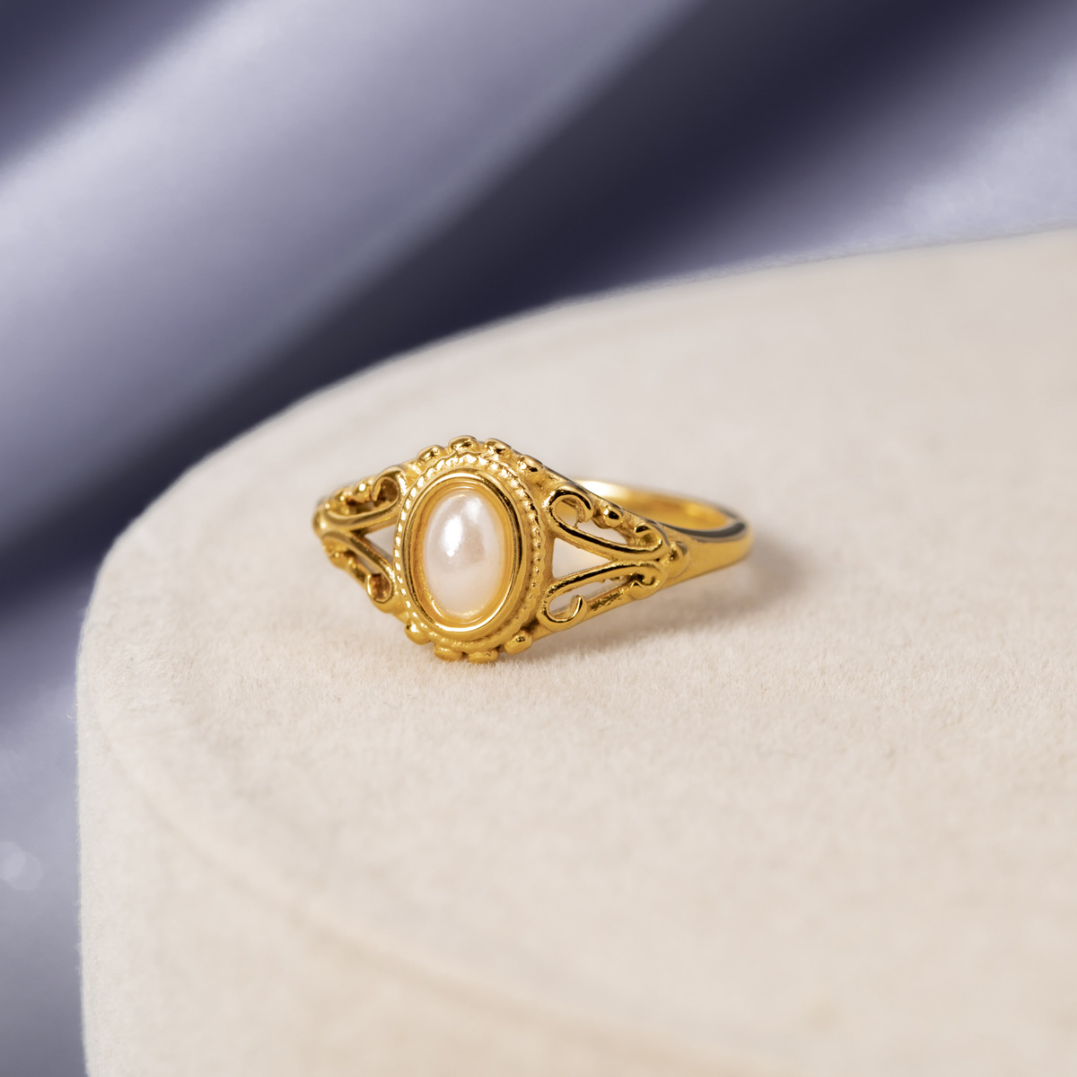 Ophelia – Vintage Royal Pearl Ring