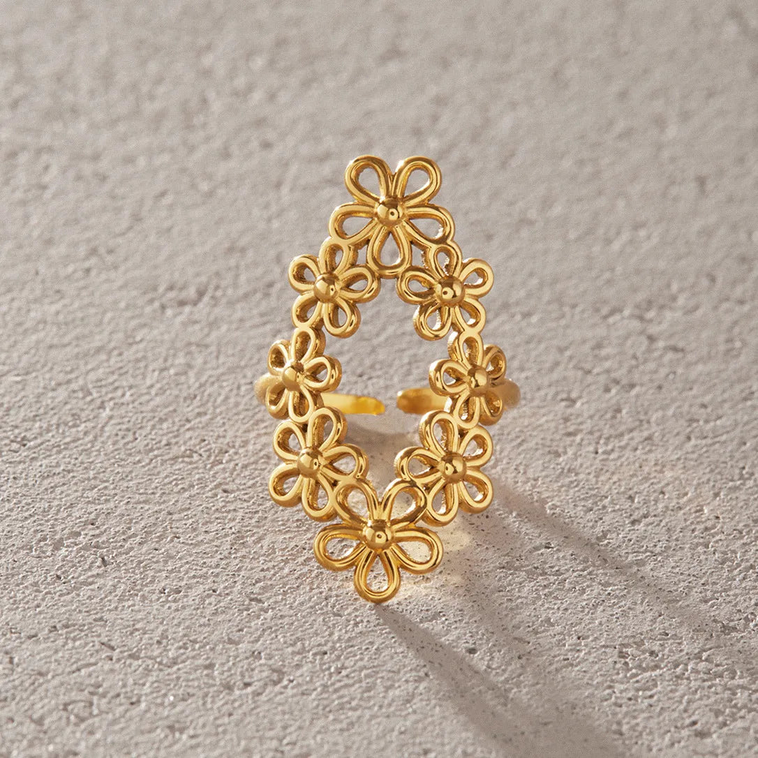 Women's Statement Ring with Connected Daisy Design
