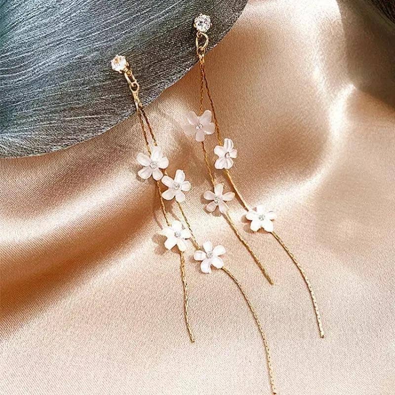 Yuri - White Jasmine Thread Earrings