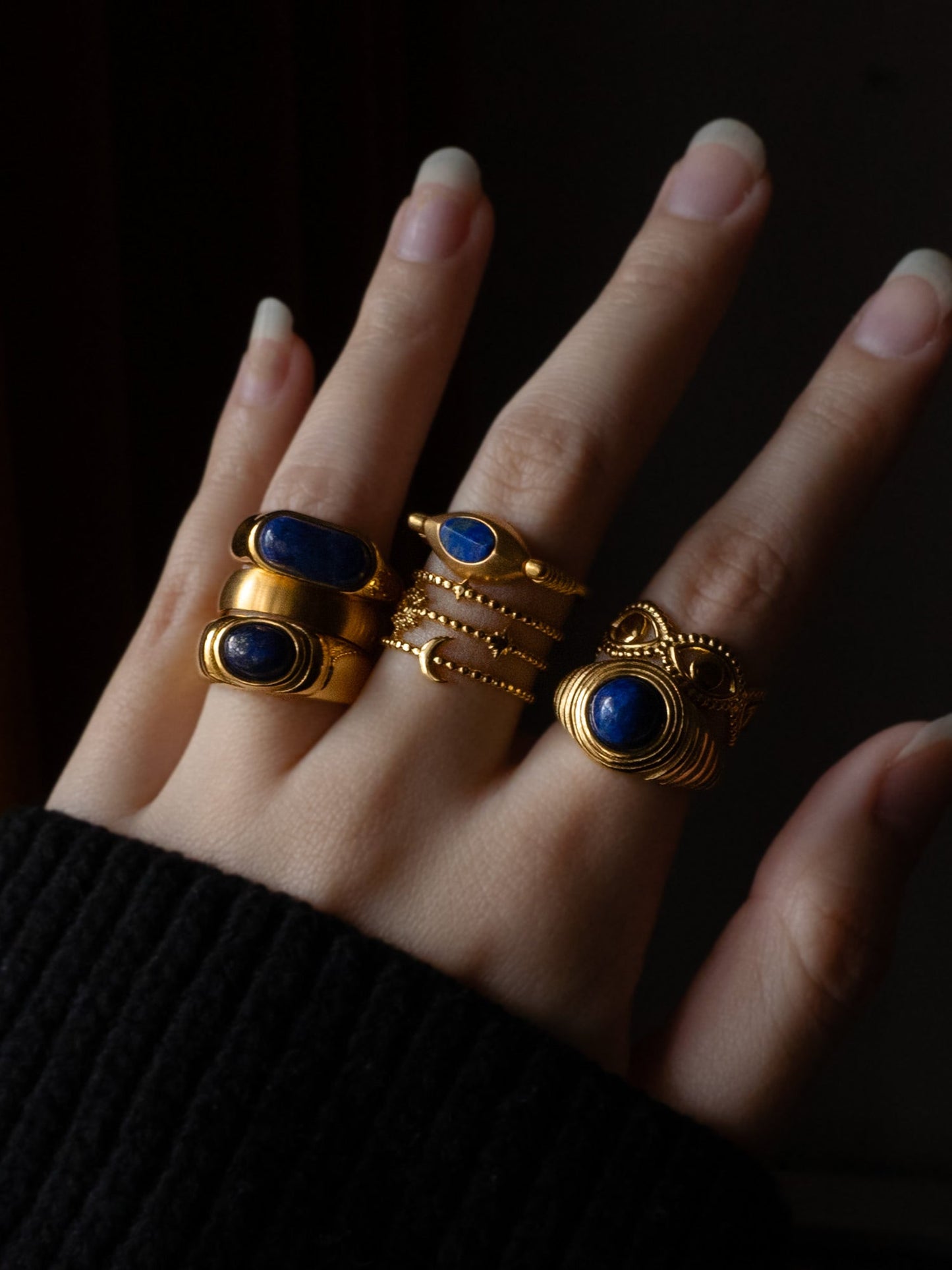 Aria - Blue stone smooth gold ring