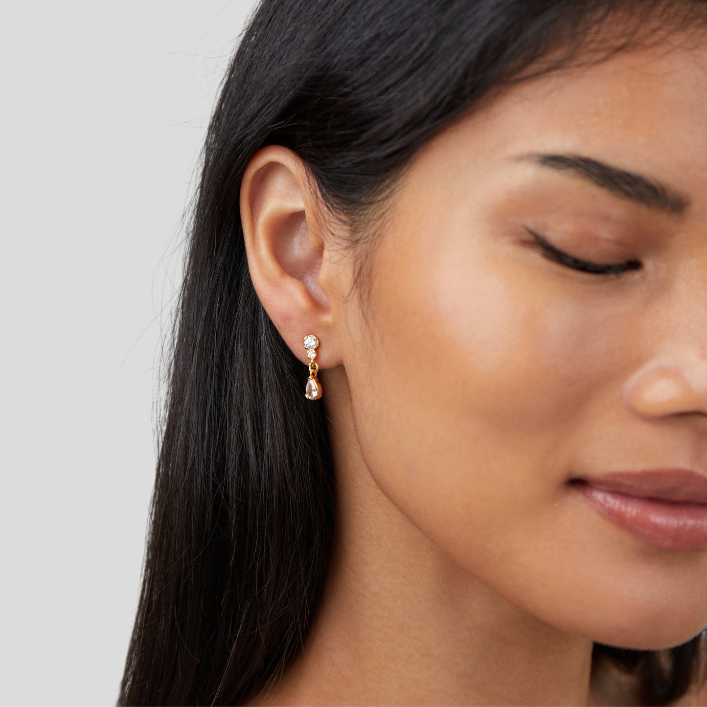 Yarina - Teardrop Crystal Earrings